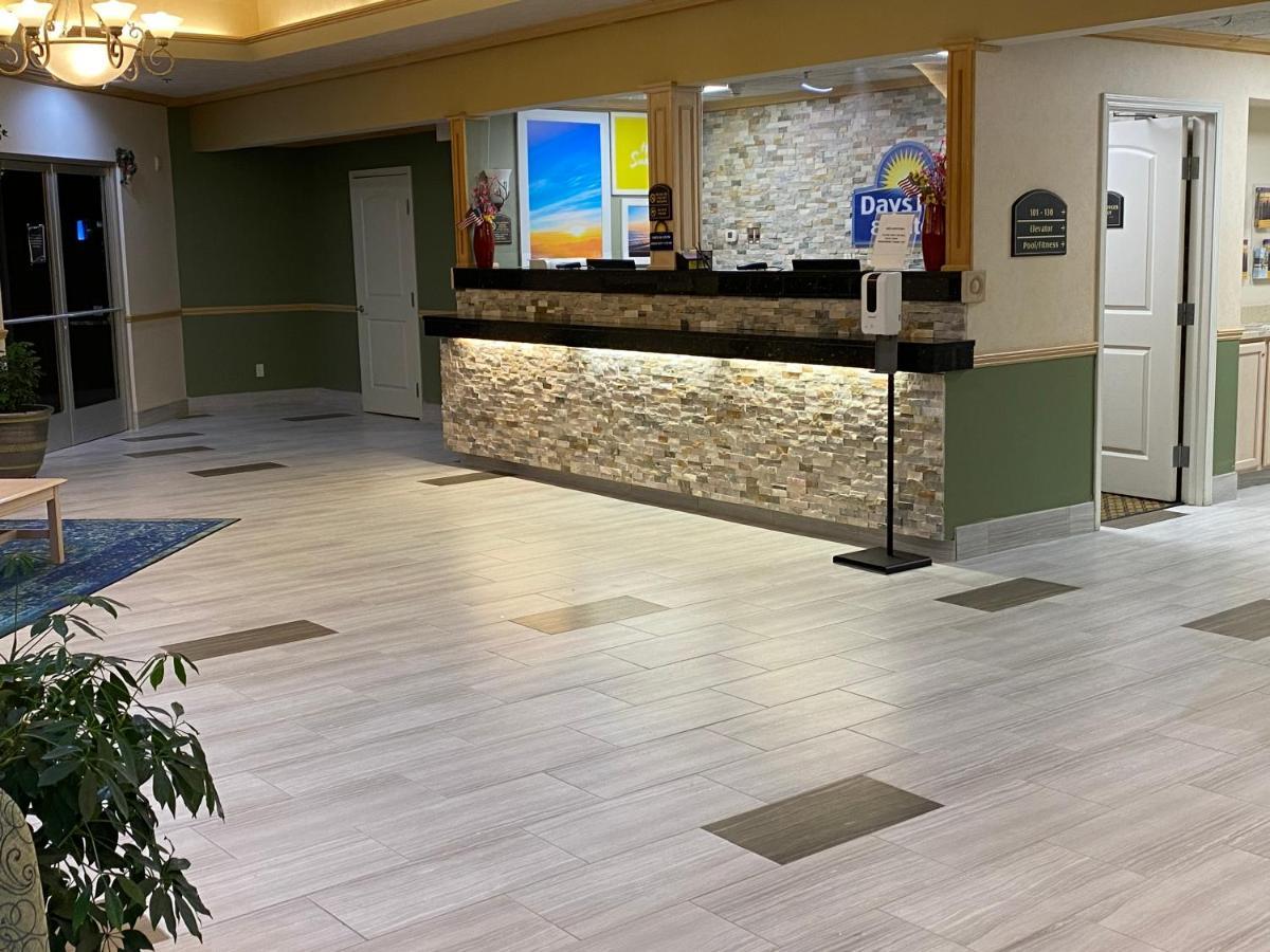 Days Inn By Wyndham Pentwater Exterior photo