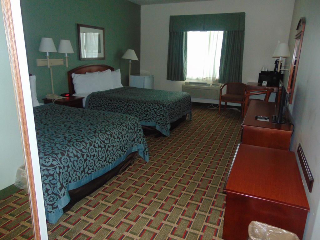 Days Inn By Wyndham Pentwater Exterior photo